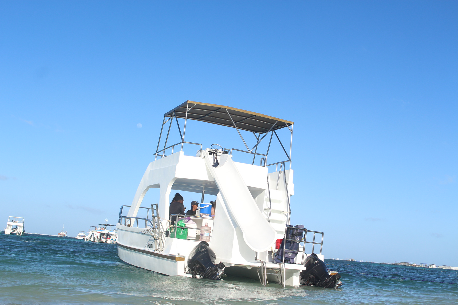 Minicatamaranhoneymoonerspuntacana